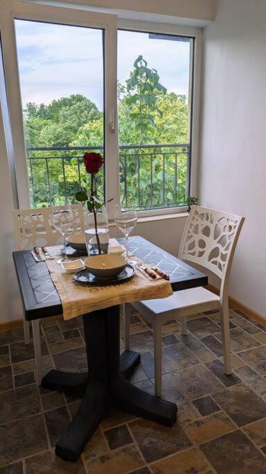 Beachfront Gem In Varna Center Ngoại thất bức ảnh